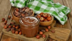 Оборудование для упаковки пасты из фундука в бутылки