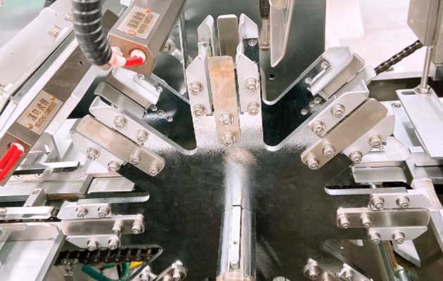 Российский клиент приобрел машину для упаковки в целлоф